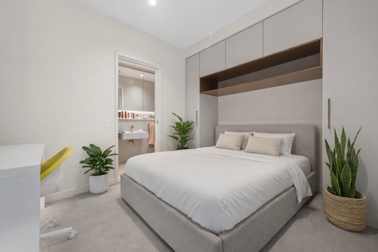 On Sale--City Apartment-Located at 141 La Trobe Street in the heart of Melbourne's CBD - Image 2