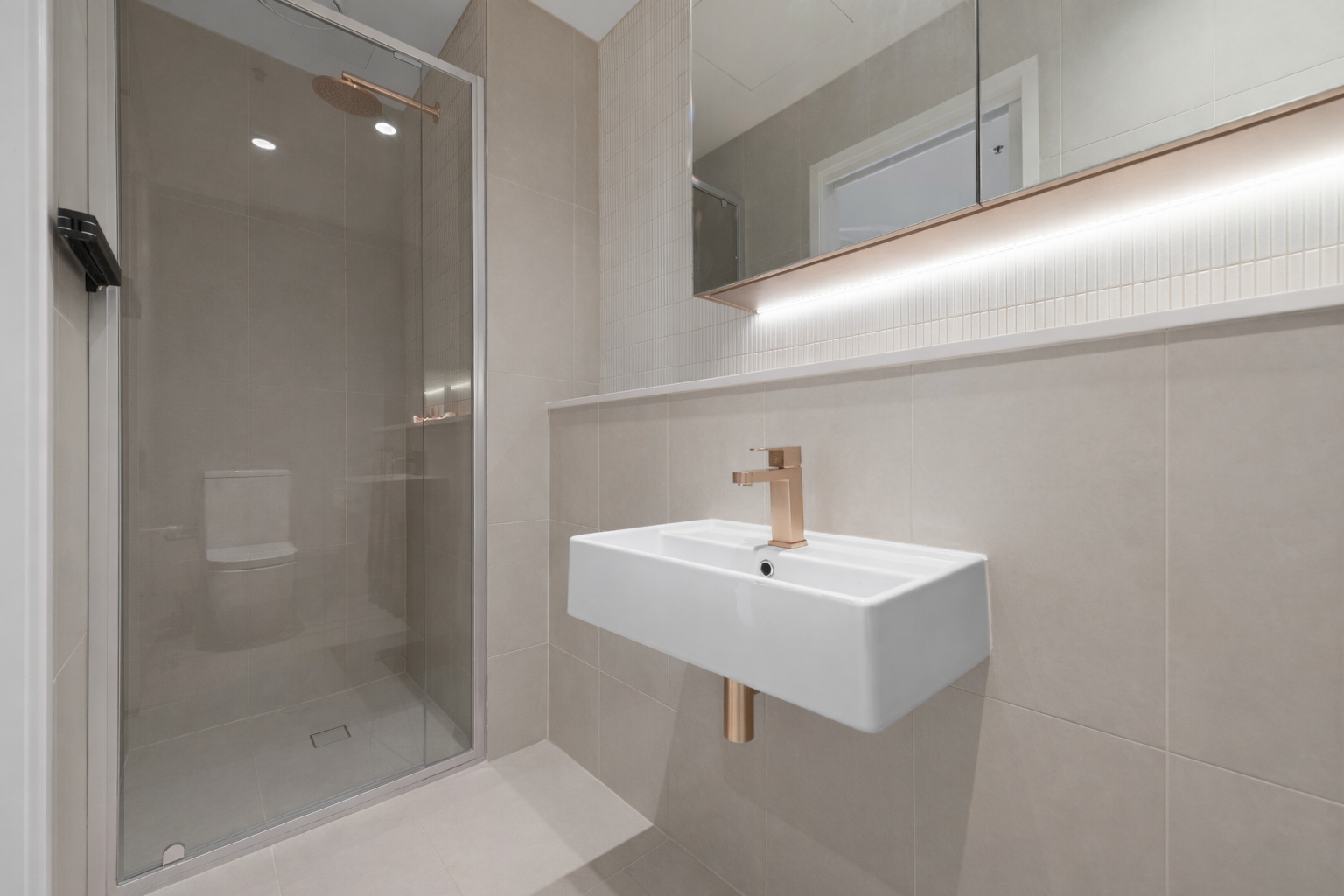 On Sale--City Apartment-Located at 141 La Trobe Street in the heart of Melbourne's CBD - Image 7