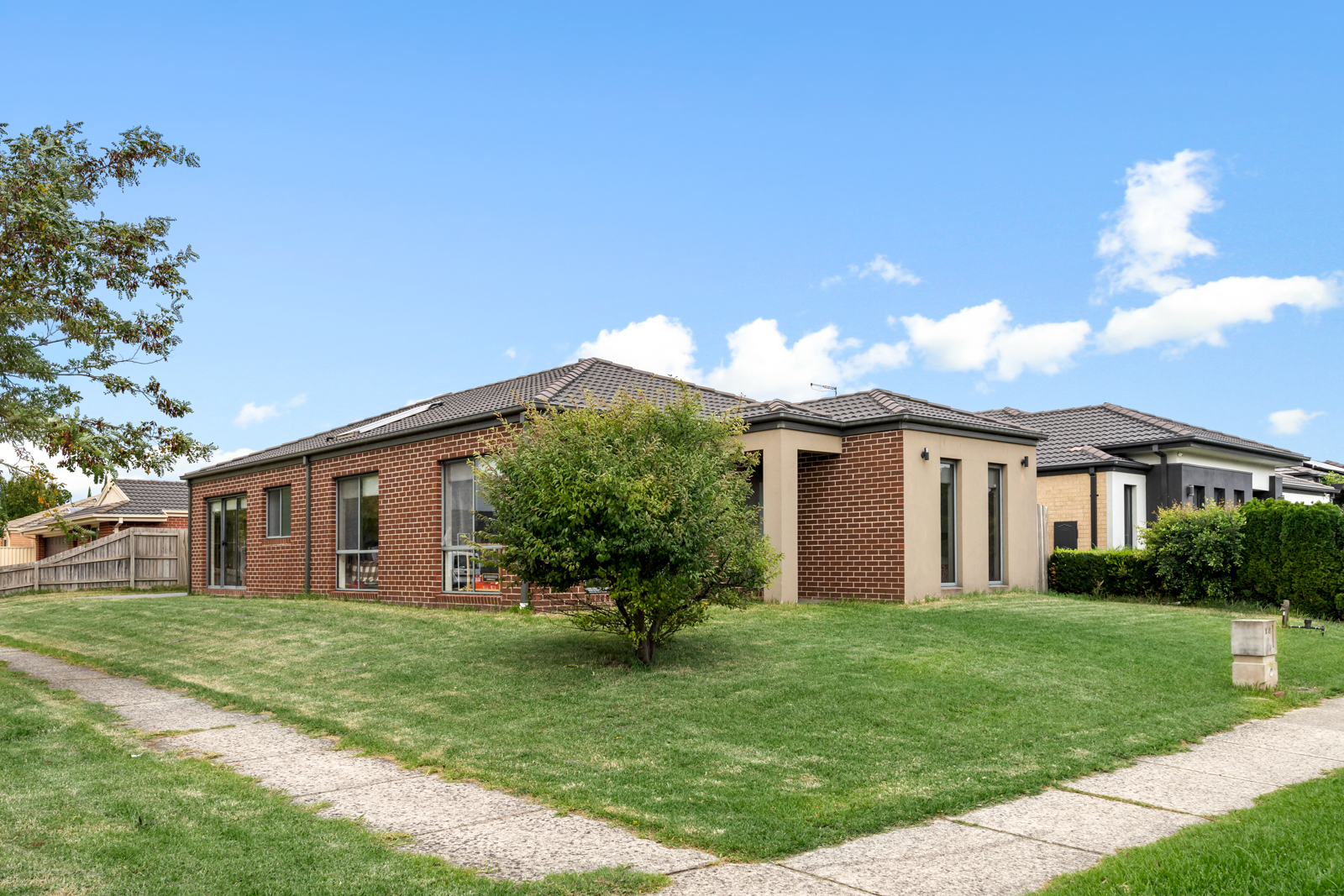 On Sale - Narren Warren House-CONTEMPORARY COMFORT, FAMILY CONVENIENCE - Image 3