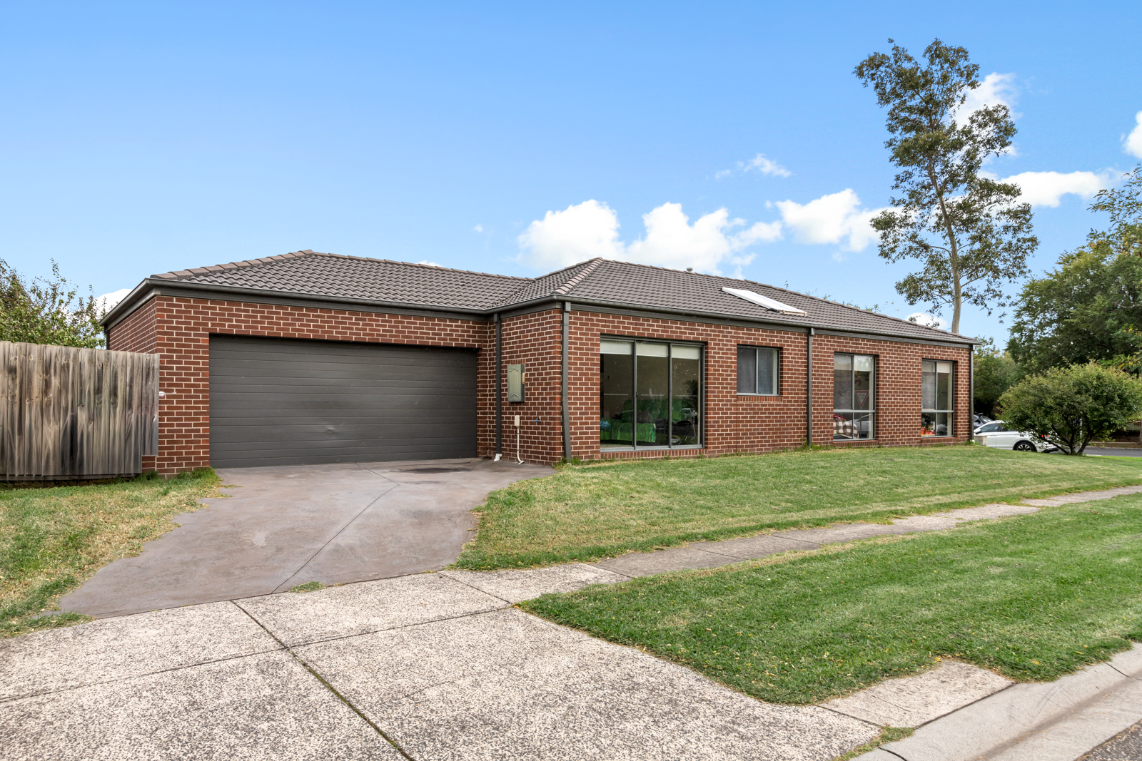 On Sale - Narren Warren House-CONTEMPORARY COMFORT, FAMILY CONVENIENCE - Image 4
