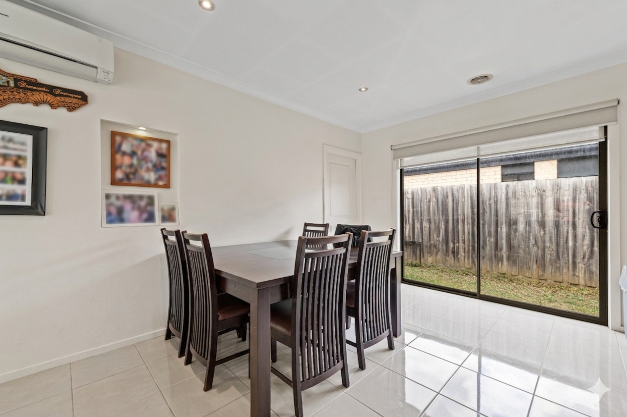 On Sale - Narren Warren House-CONTEMPORARY COMFORT, FAMILY CONVENIENCE - Image 11